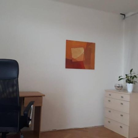 Room In Apartment Prague 3 Exterior foto