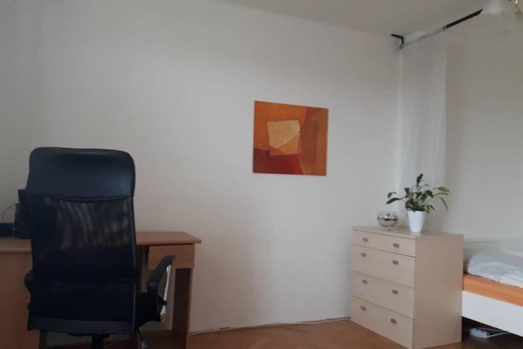 Room In Apartment Prague 3 Exterior foto